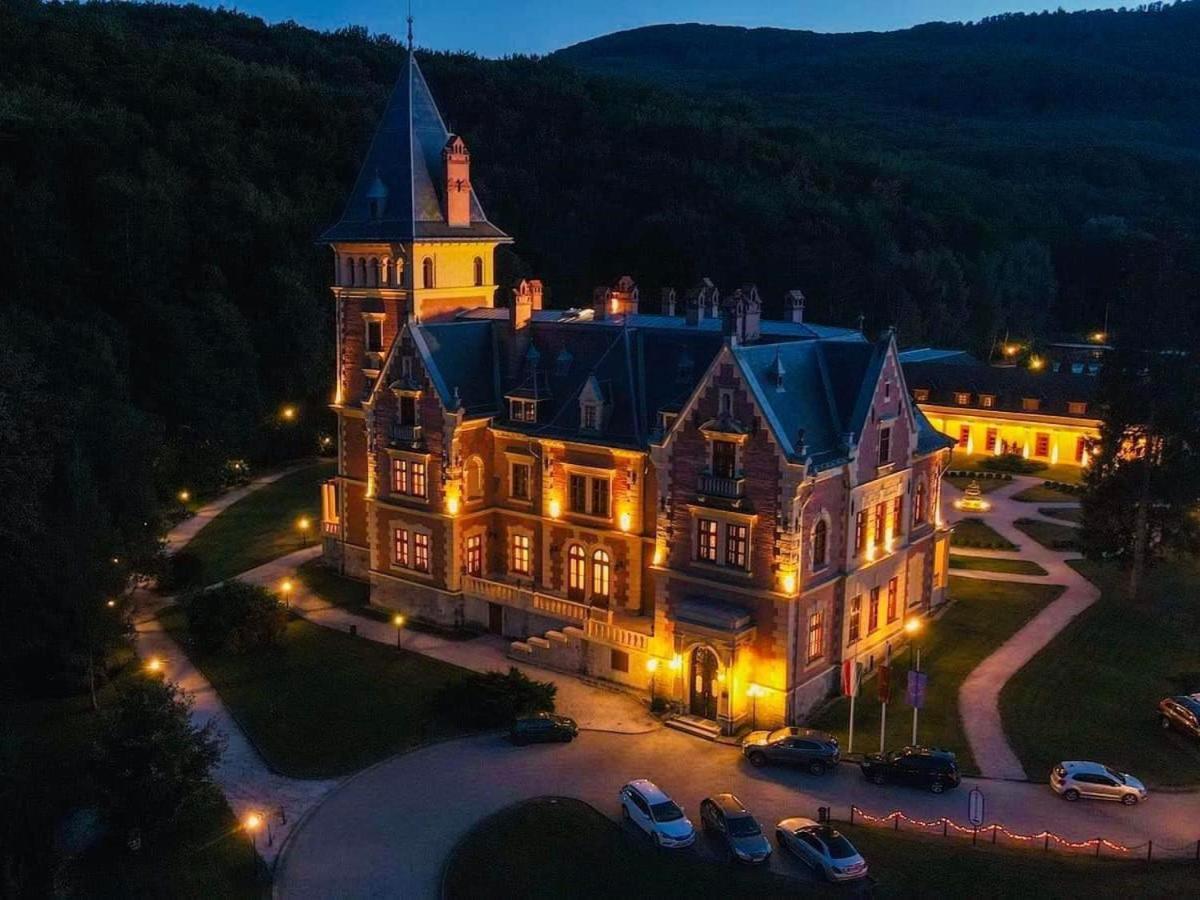 Kastélyhotel Sasvár Resort Parádsasvár Exterior foto